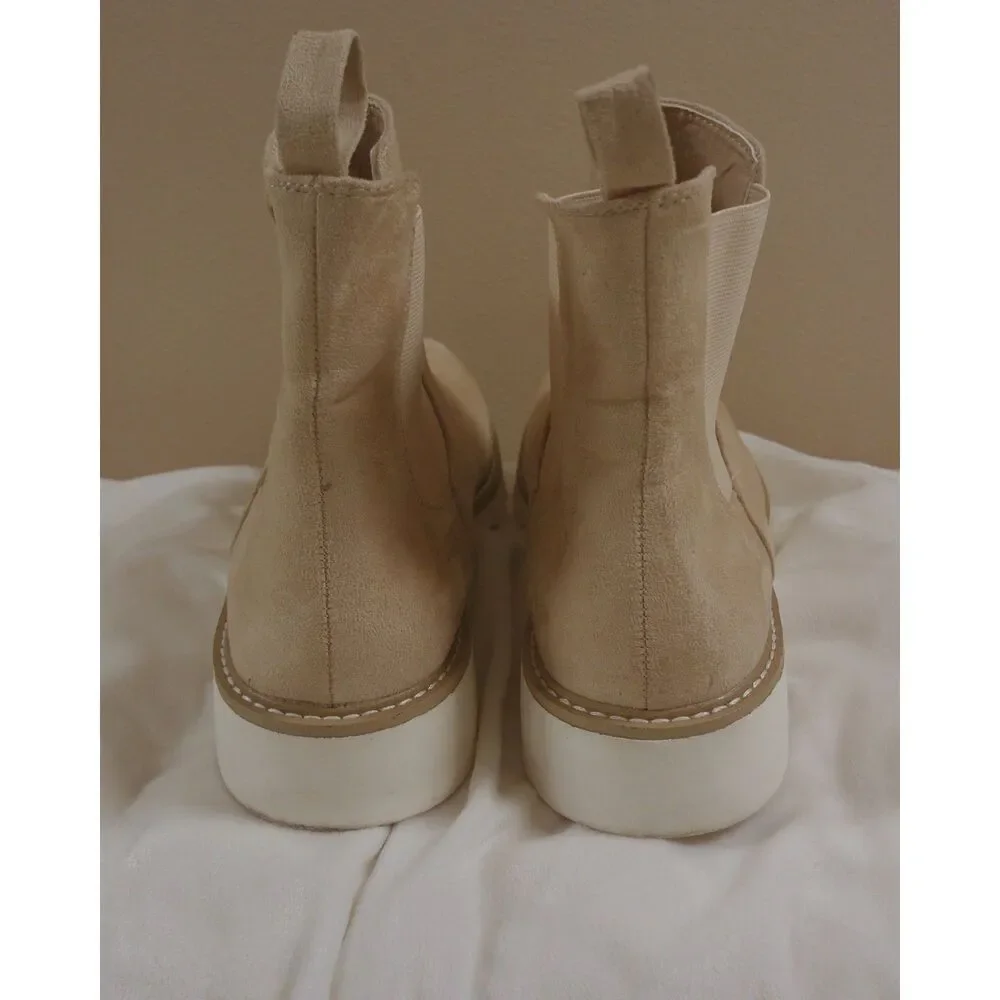 Chinese Laundry Beige Chelsea Lug Sole Ankle Boots Women's Size 10